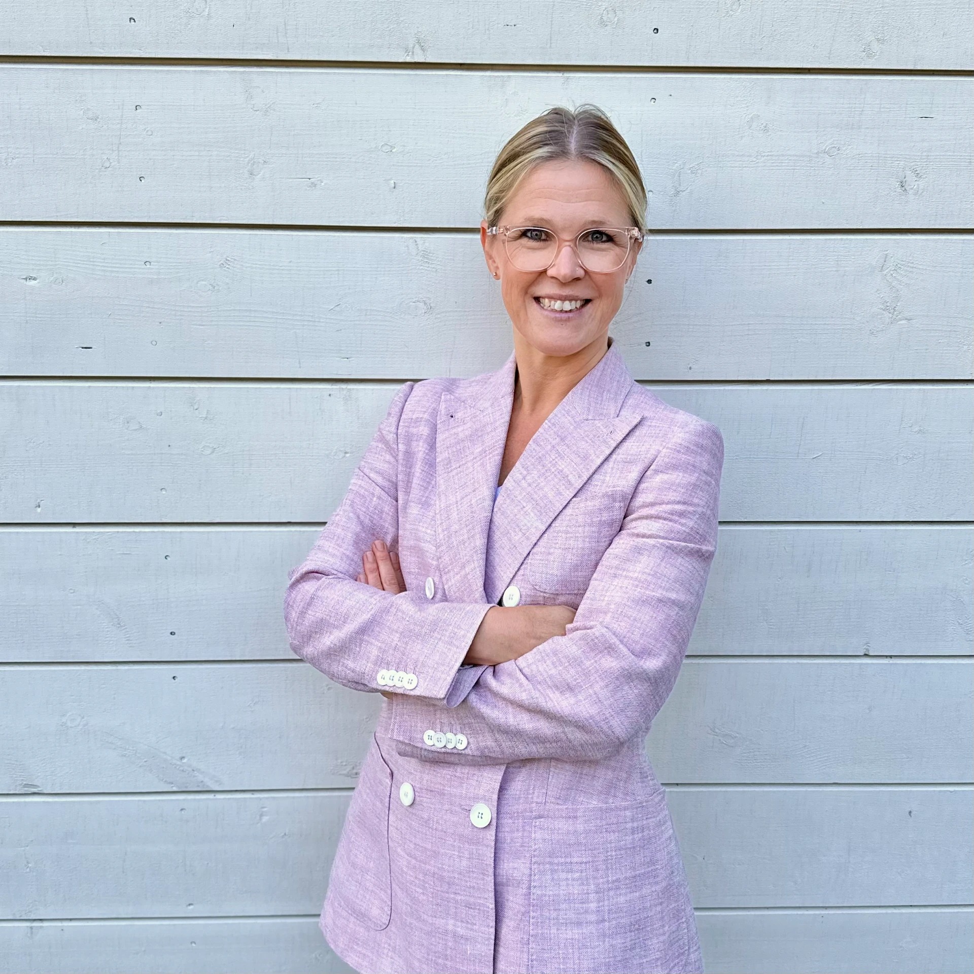 Laura Bergström in a lilac blazer